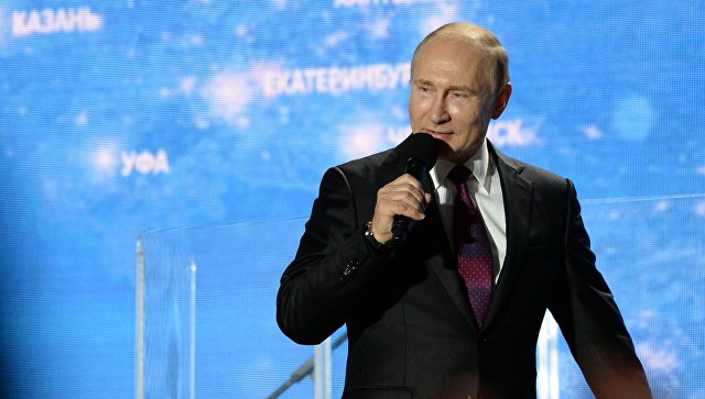 Президент РФ Владимир Путин выступает на концерте-митинге Россия. Севастополь. Крым в Севастополе