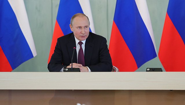Президент РФ Владимир Путин во время встречи с работниками сферы здравоохранения в Санкт-Петербурге. 16 марта 2018