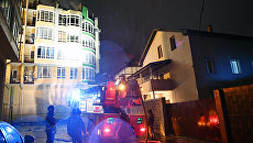 Тушение пожара в жилом доме, расположенного на улице Пятигорской в центре Сочи. 2 апреля 2018 Тушение пожара в жилом доме, расположенного на улице Пятигорской в центре Сочи. 2 апреля 2018