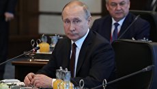 Президент РФ Владимир Путин во время встречи с президентом Турции Реджепом Тайипом Эрдоганом и президентом Ирана Хасаном Рухани в Анкаре. 4 апреля 2018 Президент РФ Владимир Путин во время встречи с президентом Турции Реджепом Тайипом Эрдоганом и президентом Ирана Хасаном Рухани в Анкаре. 4 апреля 2018
