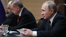 Президент РФ Владимир Путин во время совместной пресс-конференции с президентом Турции Реджепом Тайипом Эрдоганом и президентом Ирана Хасаном Рухани по итогам встречи в Анкаре. 4 апреля 2018 Президент РФ Владимир Путин во время совместной пресс-конференции с президентом Турции Реджепом Тайипом Эрдоганом и президентом Ирана Хасаном Рухани по итогам встречи в Анкаре. 4 апреля 2018