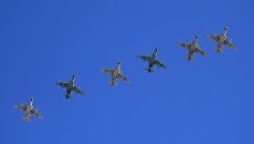Штурмовики Су-25 во время репетиции воздушной части парада Победы Штурмовики Су-25 во время репетиции воздушной части парада Победы