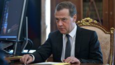 Председатель правительства РФ Дмитрий Медведев во время встречи с президентом РФ Владимиром Путиным. 10 апреля 2018 Председатель правительства РФ Дмитрий Медведев во время встречи с президентом РФ Владимиром Путиным. 10 апреля 2018