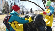 Участники общегородского субботника в Парке искусств Музеон. 14 апреля 2018 Участники общегородского субботника в Парке искусств Музеон. 14 апреля 2018