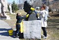 Участники общегородского субботника в Парке искусств Музеон Участники общегородского субботника в Парке искусств Музеон