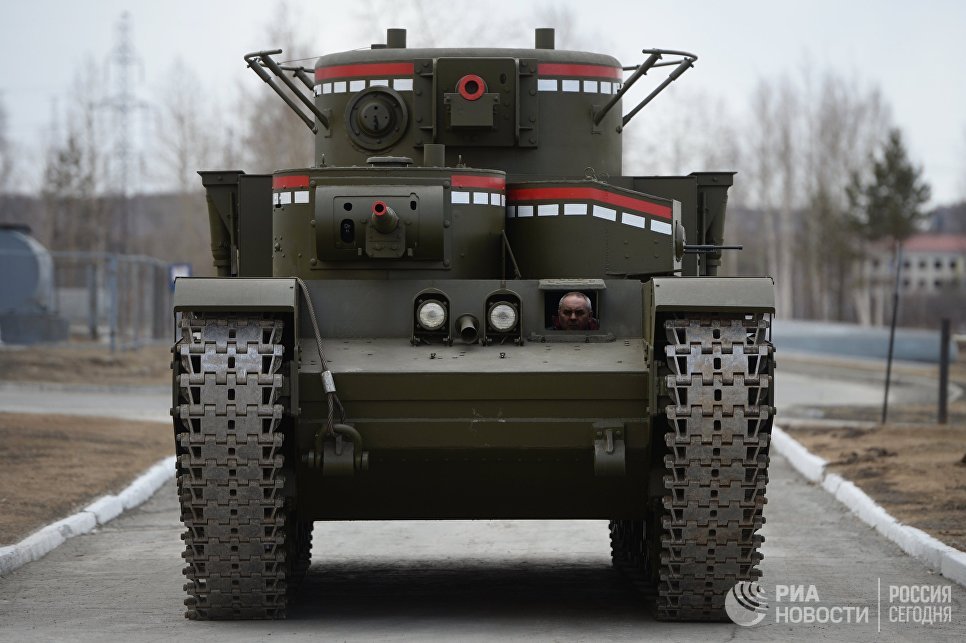 Копия советского многобашенного тяжёлого танка Т-35 Копия советского многобашенного тяжёлого танка Т-35