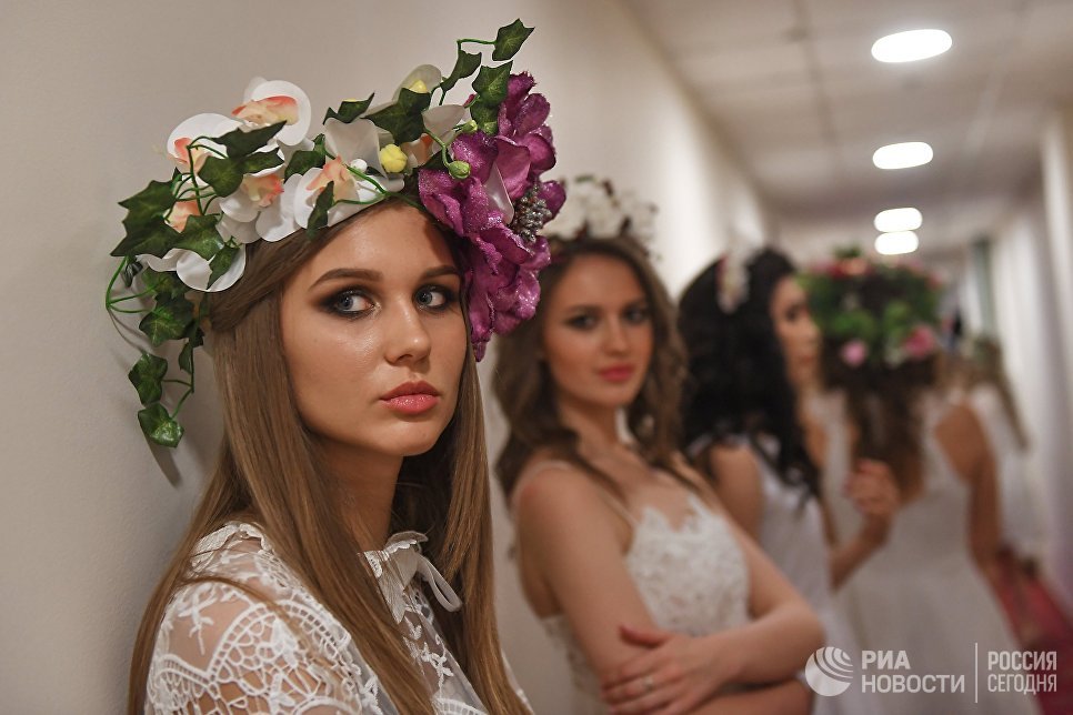 Участницы конкурса красоты «Российская красавица — 2018» перед соревнованиями в отеле Корстон в Москве Участницы конкурса красоты «Российская красавица — 2018» перед соревнованиями в отеле Корстон в Москве