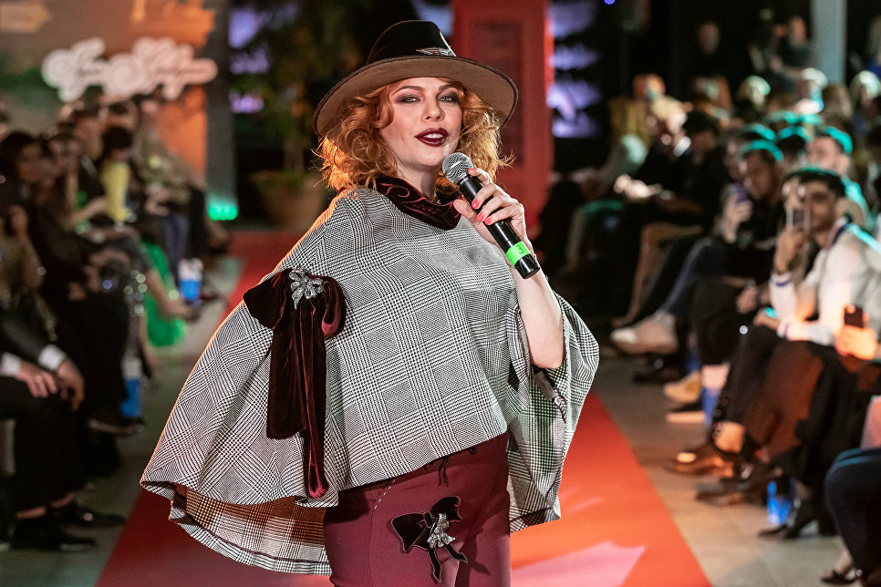 Fashion-шоу фонда Русский Силуэт в галерее искусств Зураба Церетели в рамках 40-го ММКФ Fashion-шоу фонда Русский Силуэт в галерее искусств Зураба Церетели в рамках 40-го ММКФ