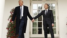 Президент Франции Эммануэль Макрон и президент США Дональд Трамп во время встречи в Белом доме, США. 24 апреля 2018 Президент Франции Эммануэль Макрон и президент США Дональд Трамп во время встречи в Белом доме, США. 24 апреля 2018