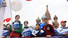 Участники первомайской демонстрации на Красной площади в Москве. 1 мая 2018 Участники первомайской демонстрации на Красной площади в Москве. 1 мая 2018