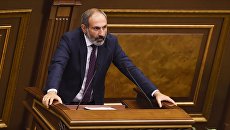 Кандидат в премьер-министры Никол Пашинян на внеочередном заседании по выборам нового премьер-министра в парламенте Армении. 1 мая 2018 Кандидат в премьер-министры Никол Пашинян на внеочередном заседании по выборам нового премьер-министра в парламенте Армении. 1 мая 2018