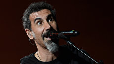 Вокалист американской группы System Of A Down (SOAD) Серж Танкян. Архивное фото Вокалист американской группы System Of A Down (SOAD) Серж Танкян. Архивное фото