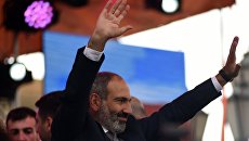 Никол Пашинян вытупает перед своими сторонниками после специального заседания парламента Армении, на котором он был избран премьер-министром Армении. 8 мая 2018 Никол Пашинян вытупает перед своими сторонниками после специального заседания парламента Армении, на котором он был избран премьер-министром Армении. 8 мая 2018