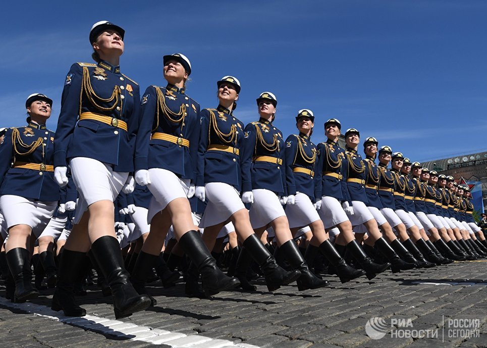 Курсантки Военного университета министерства обороны РФ на параде, посвященном 73-й годовщине Победы в ВОВ Курсантки Военного университета министерства обороны РФ на параде, посвященном 73-й годовщине Победы в ВОВ