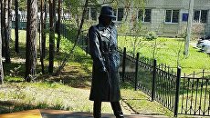 Памятник Глебу Жеглову - герою фильма Место встречи изменить нельзя в Ангарске. 11 мая 2018 Памятник Глебу Жеглову - герою фильма Место встречи изменить нельзя в Ангарске. 11 мая 2018