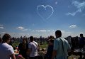 Выступление пилотажной группы Первый полет во время празднования 80-летия Центра показа авиационной техники им. Кожедуба на аэродрома Кубинка в Московской области Выступление пилотажной группы Первый полет во время празднования 80-летия Центра показа авиационной техники им. Кожедуба на аэродрома Кубинка в Московской области