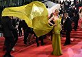 Гостья перед премьерой фильма Shoplifters (Manbiki Kazoku) в рамках 71-го Каннского международного кинофестиваля Гостья перед премьерой фильма Shoplifters (Manbiki Kazoku) в рамках 71-го Каннского международного кинофестиваля