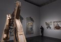 Посетитель на открытии выставки Вадим Космачёв. Дыхание скульптуры в Третьяковской галерее на Крымском валу Посетитель на открытии выставки Вадим Космачёв. Дыхание скульптуры в Третьяковской галерее на Крымском валу