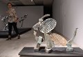 Посетительница на открытии выставки Вадим Космачёв. Дыхание скульптуры в Третьяковской галерее на Крымском валу Посетительница на открытии выставки Вадим Космачёв. Дыхание скульптуры в Третьяковской галерее на Крымском валу