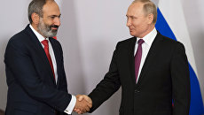 Президент РФ Владимир Путин и премьер-министр Армении Никол Пашинян (справа) во время встречи. Архивное фото Президент РФ Владимир Путин и премьер-министр Армении Никол Пашинян (справа) во время встречи. Архивное фото