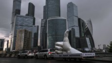 Арт-объект Лайк во время транзитного проезда через Москву Арт-объект Лайк во время транзитного проезда через Москву