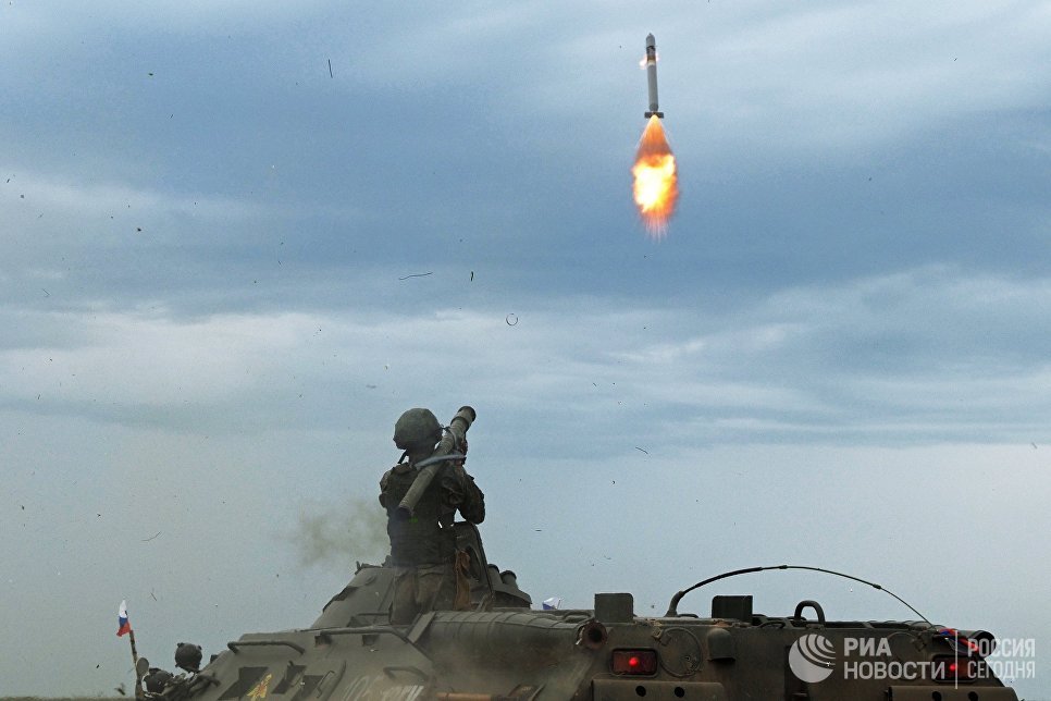 Военнослужащий стреляет из переносного зенитного ракетного комплекса Игла на всеармейском конкурсе Чистое небо-2018 Военнослужащий стреляет из переносного зенитного ракетного комплекса Игла на всеармейском конкурсе Чистое небо-2018
