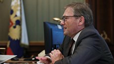 Уполномоченный при президенте РФ по защите прав предпринимателей Борис Титов во время встречи с президентом РФ Владимиром Путиным. 23 мая 2018 Уполномоченный при президенте РФ по защите прав предпринимателей Борис Титов во время встречи с президентом РФ Владимиром Путиным. 23 мая 2018