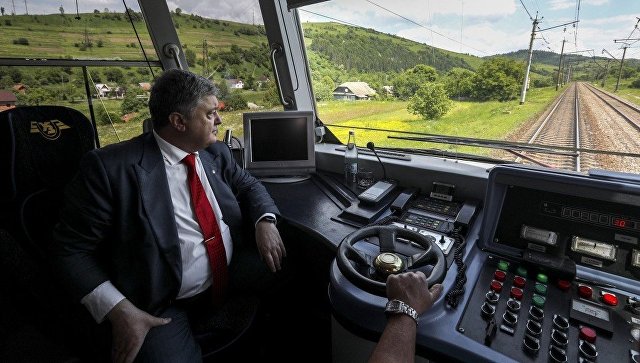 Президент Украины Петр Порошенко на открытии Бескидского железнодорожного тоннеля. 24 мая 2018
