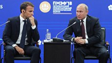 Президент РФ Владимир Путин и президент Франции Эммануэль Макрон на Петербургском международном экономическом форуме. 25 мая 2018 Президент РФ Владимир Путин и президент Франции Эммануэль Макрон на Петербургском международном экономическом форуме. 25 мая 2018