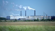 Завод закрытого акционерного общества Крымский титан. Архивное фото Завод закрытого акционерного общества Крымский титан. Архивное фото