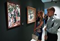 Посетители выставки Импрессионизм в авангарде у картин Николая Кульбина Цветы и Крымский базар в Музее русского импрессионизма в Москве Посетители выставки Импрессионизм в авангарде у картин Николая Кульбина Цветы и Крымский базар в Музее русского импрессионизма в Москве