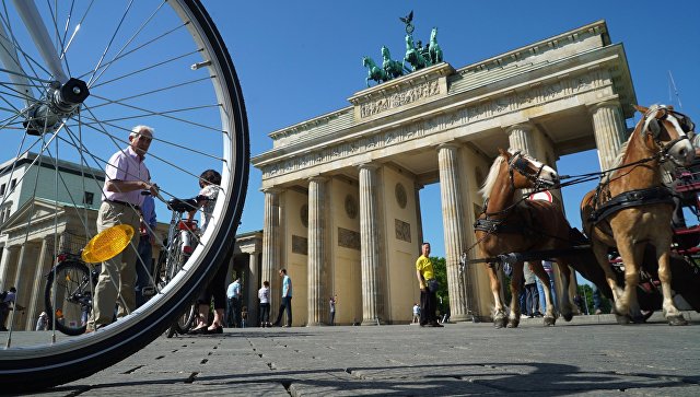 Вид на Бранденбургские ворота в Берлине. Архивное фото