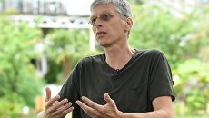 Продюсер, сценарист и режиссер Сергей Ливнев во время интервью в рамках 29-го Открытого российского кинофестиваля Кинотавр Продюсер, сценарист и режиссер Сергей Ливнев во время интервью в рамках 29-го Открытого российского кинофестиваля Кинотавр