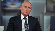 Президент РФ Владимир Путин отвечает на вопросы россиян во время ежегодной специальной программы Прямая линия с Владимиром Путиным. 7 июня 2018 Президент РФ Владимир Путин отвечает на вопросы россиян во время ежегодной специальной программы Прямая линия с Владимиром Путиным. 7 июня 2018