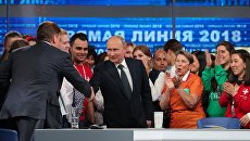 Президент РФ Владимир Путин после ежегодной специальной программы Прямая линия с Владимиром Путиным. 7 июня 2018 Президент РФ Владимир Путин после ежегодной специальной программы Прямая линия с Владимиром Путиным. 7 июня 2018