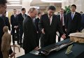 Президент РФ Владимир Путин и председатель КНР Си Цзиньпин на торжественном приеме в Тяньцзине. 8 июня 2018 Президент РФ Владимир Путин и председатель КНР Си Цзиньпин на торжественном приеме в Тяньцзине. 8 июня 2018