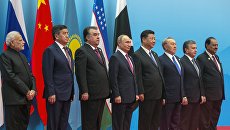Премьер-министр Индии Нарендра Моди, президент РФ Владимир Путин, президент Пакистана Мамнун Хусейн и другие лидеры на церемонии фотографирования глав государств - членов ШОС перед началом заседания Совета глав государств. 10 июня 2018 Премьер-министр Индии Нарендра Моди, президент РФ Владимир Путин, президент Пакистана Мамнун Хусейн и другие лидеры на церемонии фотографирования глав государств - членов ШОС перед началом заседания Совета глав государств. 10 июня 2018