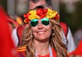Болельщица сборной Испании перед матчем группового этапа чемпионата мира по футболу между сборными Португалии и Испании Болельщица сборной Испании перед матчем группового этапа чемпионата мира по футболу между сборными Португалии и Испании