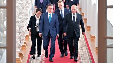 Владимир Путин и президент Республики Корея Мун Чжэ Ин во время встречи в Кремле. 22 июня 2018 Владимир Путин и президент Республики Корея Мун Чжэ Ин во время встречи в Кремле. 22 июня 2018