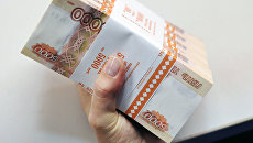 Пачка пятитысячных купюр Пачка пятитысячных купюр