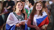 Болельщики сборной России по футболу. Архивное фото Болельщики сборной России по футболу. Архивное фото