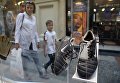 Бутсы Фабио Каннаваро (Италия) с Чемпионата УЕФА 2004 года, представленные на выставке футбольной атрибутики Qatar @RoadTo2022 Exhibition в ГУМе в Москве Бутсы Фабио Каннаваро (Италия) с Чемпионата УЕФА 2004 года, представленные на выставке футбольной атрибутики Qatar @RoadTo2022 Exhibition в ГУМе в Москве