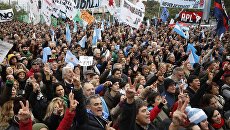 В Аргентине проходят массовые акции протеста против выделения кредита МВФ В Аргентине проходят массовые акции протеста против выделения кредита МВФ