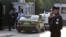 Полиция у здания посольства РФ в Афинах Полиция у здания посольства РФ в Афинах