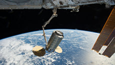 Американский грузовой корабль Northrop Grumman Cygnus и МКС. архивное фото Американский грузовой корабль Northrop Grumman Cygnus и МКС. архивное фото