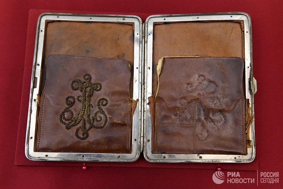 Портмоне (предмет находился среди вещей Алапаевских мучеников) в музее святой царской семьи в Екатеринбурге.