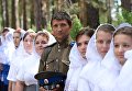 Сестры милосердия из алапаевского Свято-Елисаветинского монастыря и православной службы Милосердие во время заупокойной литии у Алапаевской шахты. Сестры милосердия из алапаевского Свято-Елисаветинского монастыря и православной службы Милосердие во время заупокойной литии у Алапаевской шахты.