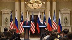Президент РФ Владимир Путин и президент США Дональд Трамп во время пресс-конференции в Хельсинки. Архивное фото Президент РФ Владимир Путин и президент США Дональд Трамп во время пресс-конференции в Хельсинки. Архивное фото