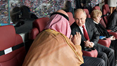 Президент РФ Владимир Путин и наследный принц Саудовской Аравии Мухаммед ибн Салман Аль Сауд во время матча чемпионата мира по футболу Президент РФ Владимир Путин и наследный принц Саудовской Аравии Мухаммед ибн Салман Аль Сауд во время матча чемпионата мира по футболу