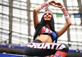 Болельщица сборной Хорватии перед началом финального матча чемпионата мира по футболу между сборными Франции и Хорвати Болельщица сборной Хорватии перед началом финального матча чемпионата мира по футболу между сборными Франции и Хорвати